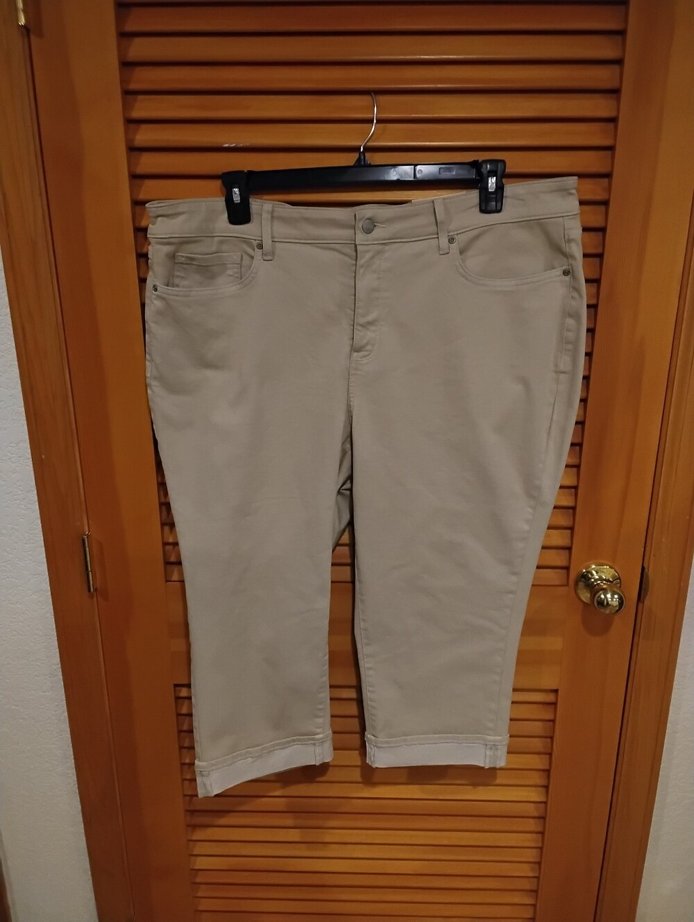 NWT 20W Or 22W NYDJ Marilyn Straight Crop Jeans W/ Cuff Feather